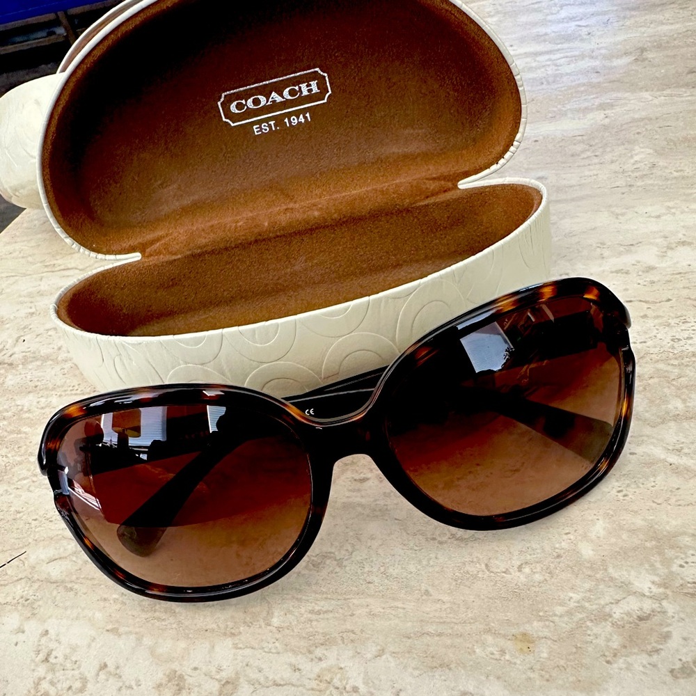 EUC Authentic COACH sunglasses.